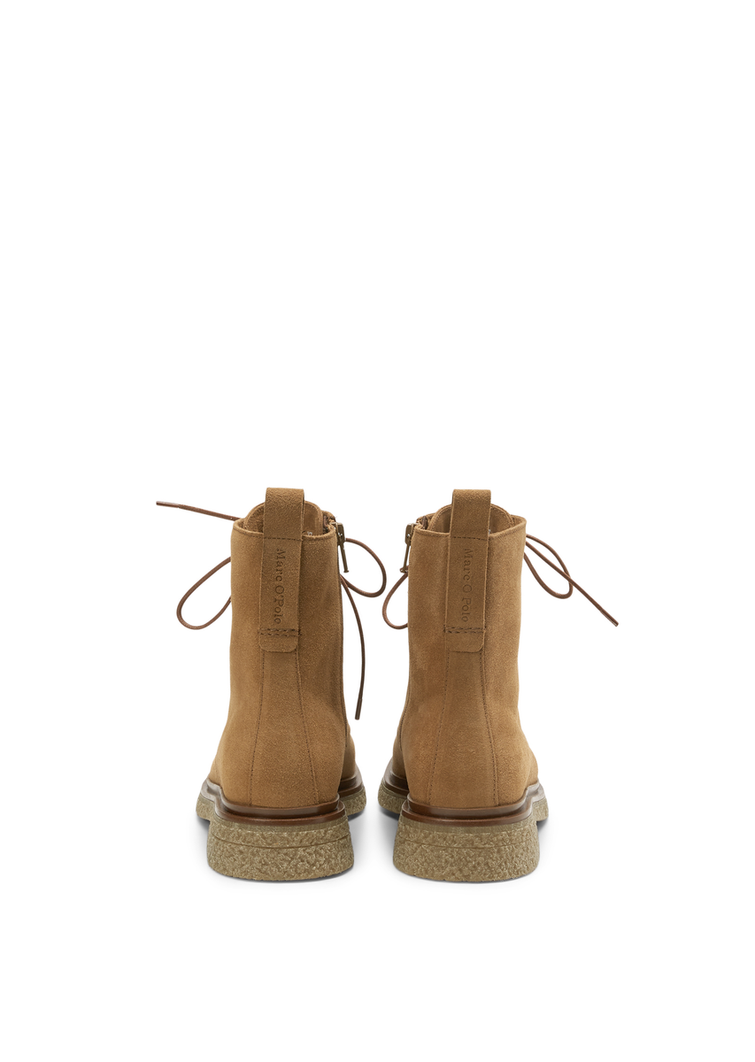Schnürstiefel