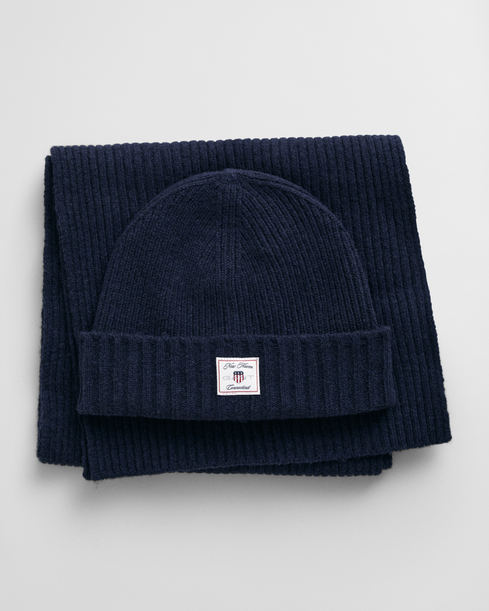Beanie und Schal im Geschenkset