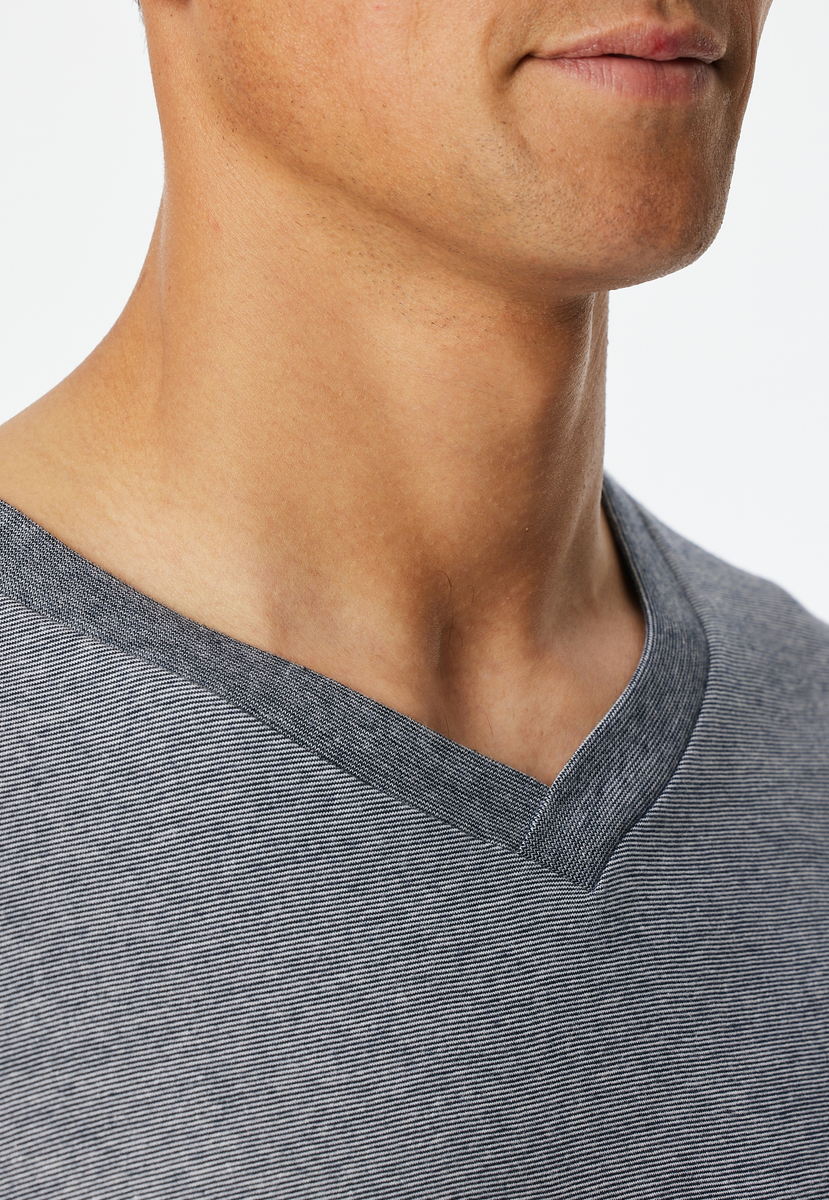 T-Shirt V-Ausschnitt