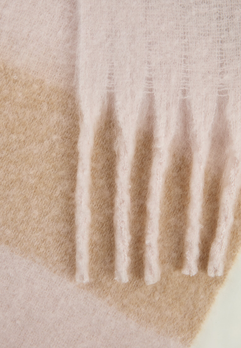 Schal aus weichem Material