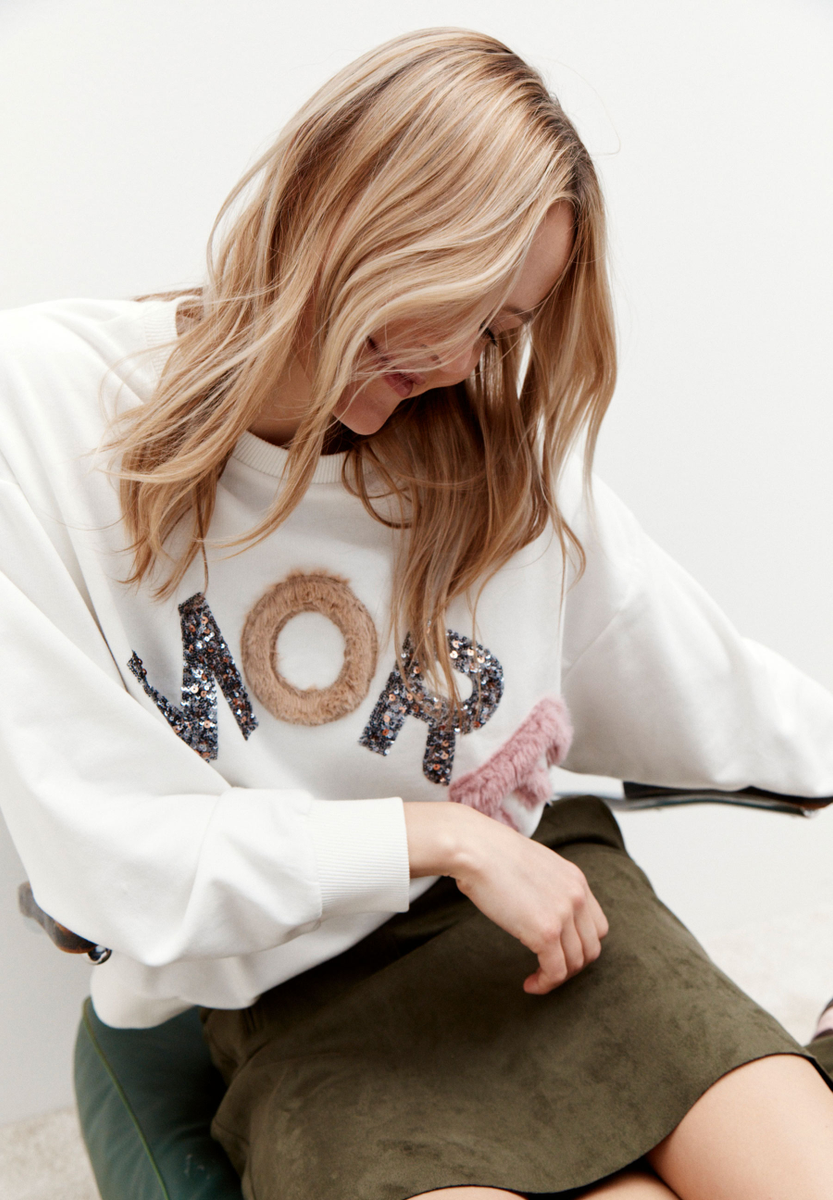 Sweatshirt mit " AMORE "- Schriftzug