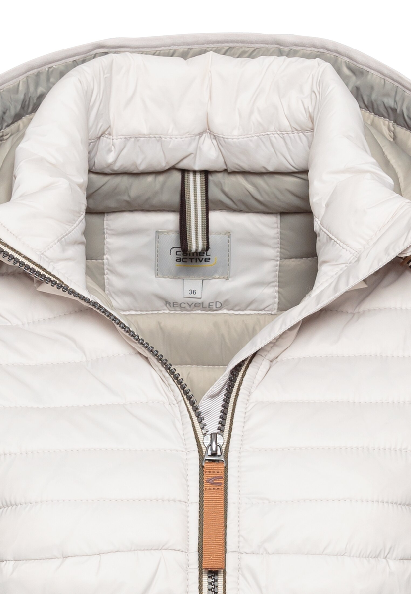 Steppjacke mit abnehmbarer Kapuze