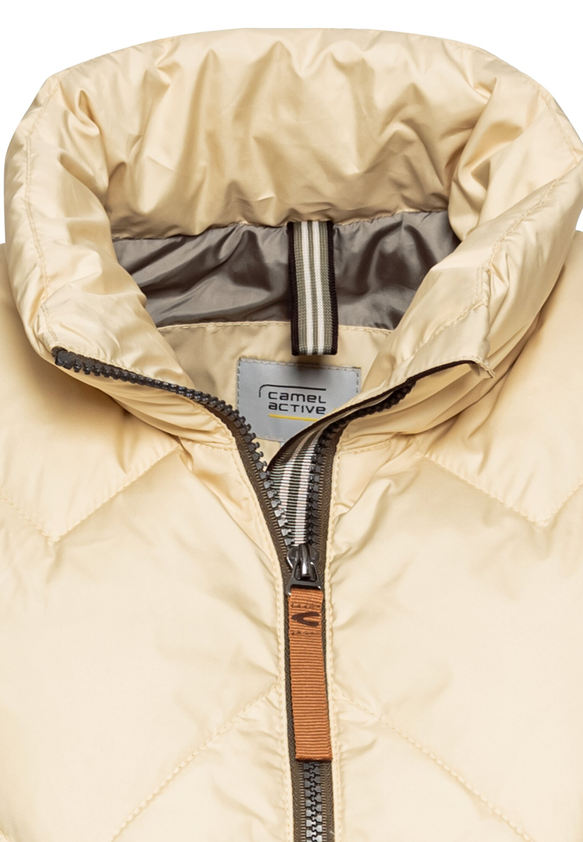 Kurze Steppweste  aus recyceltem Polyester