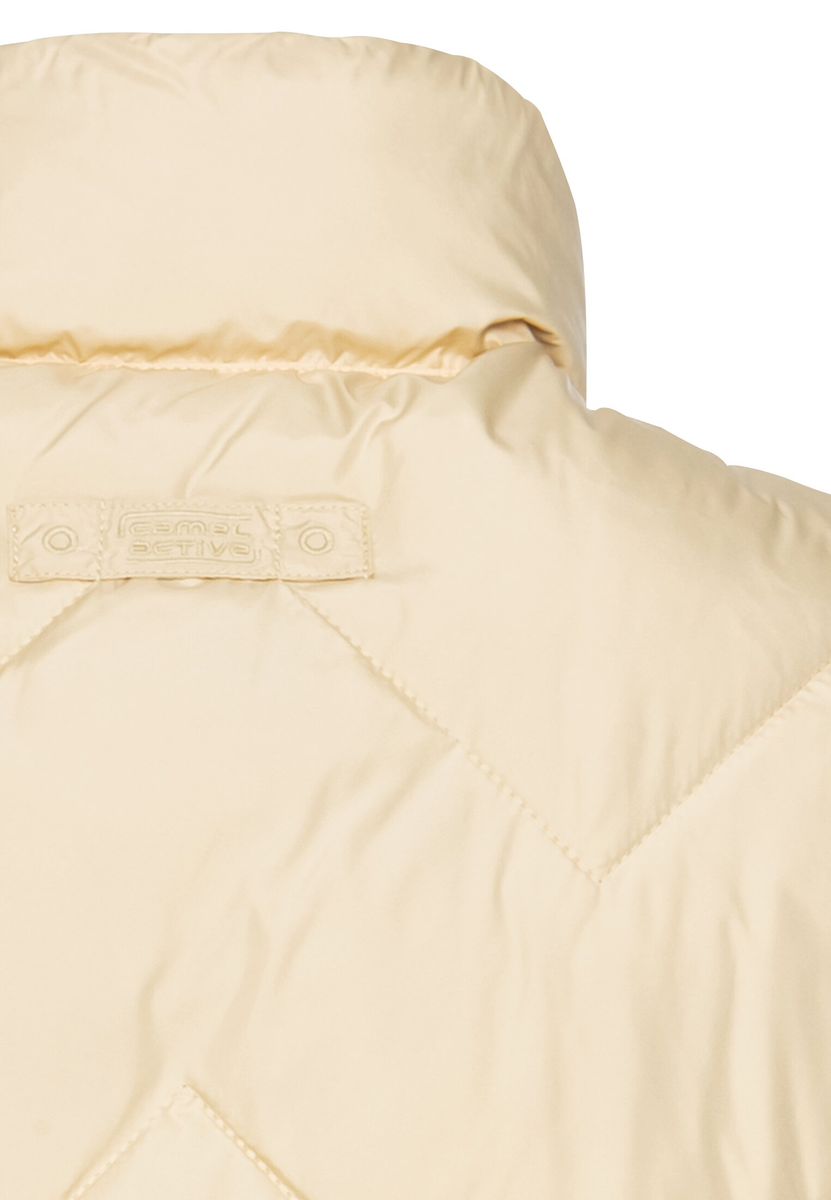 Kurze Steppweste  aus recyceltem Polyester