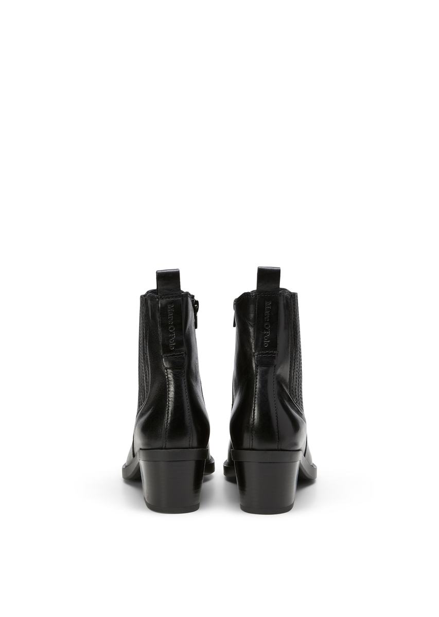 Stiefelette im Western-Stil