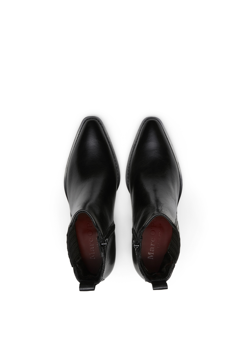 Stiefelette im Western-Stil