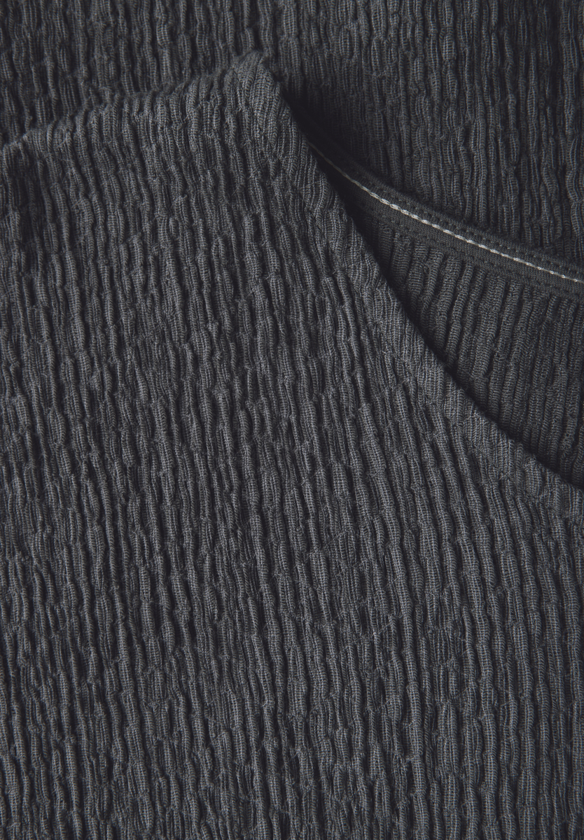 Shirt mit Smok-Struktur