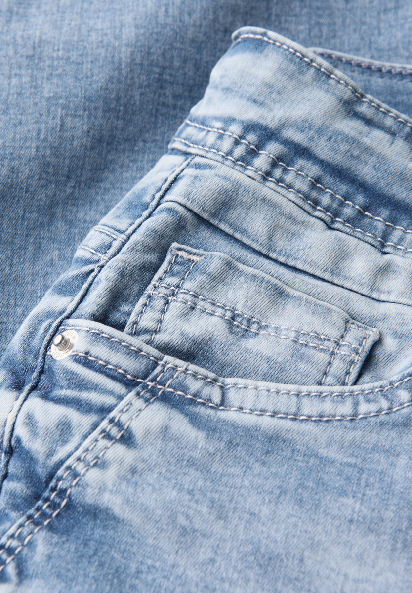 Jeans mit Turn-Up Detail
